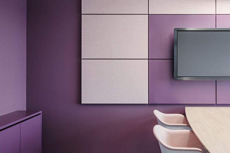 Neudoerfler WKO Besprechung Wandpaneel Akustik Sideboard