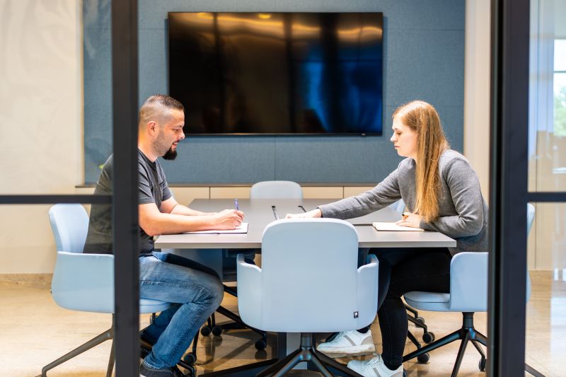 Wograndl besprechung meetingraum glastrennwand bueromoebel neudoerfler 29